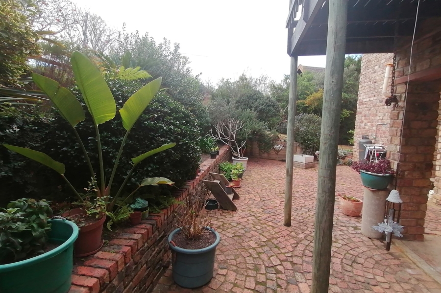 6 Bedroom Property for Sale in Bergsig Western Cape